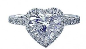 Heart-shaped moissanite