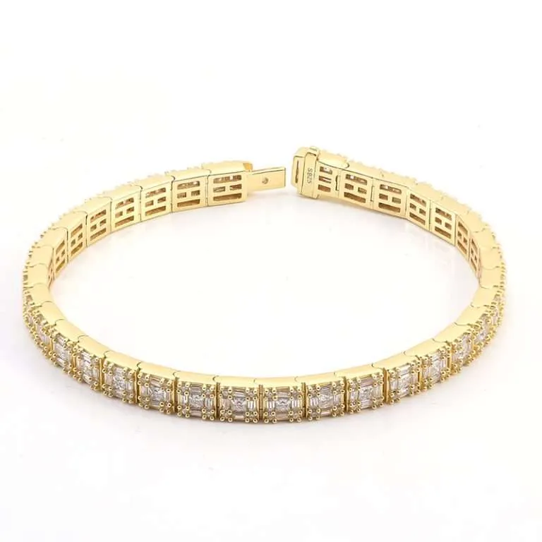 Exquisite Bracelet Inlaid with DEF/VVS Moissanite