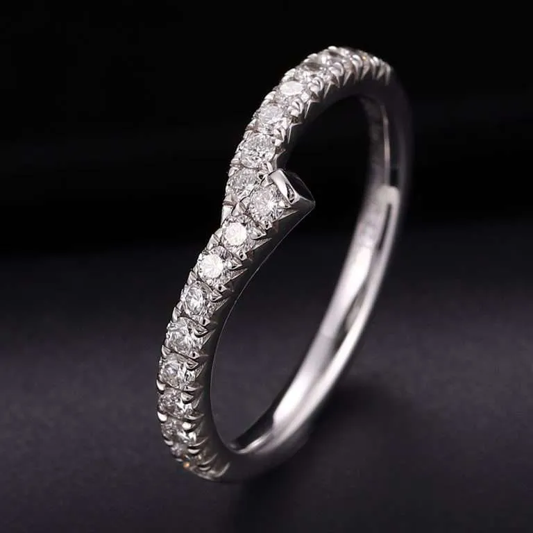 Glamorous Twisted Round Cut Cross Over Ring Lab Diamond Band