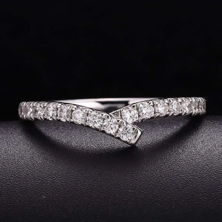 Glamorous Twisted Round Cut Cross Over Ring Lab Diamond Band