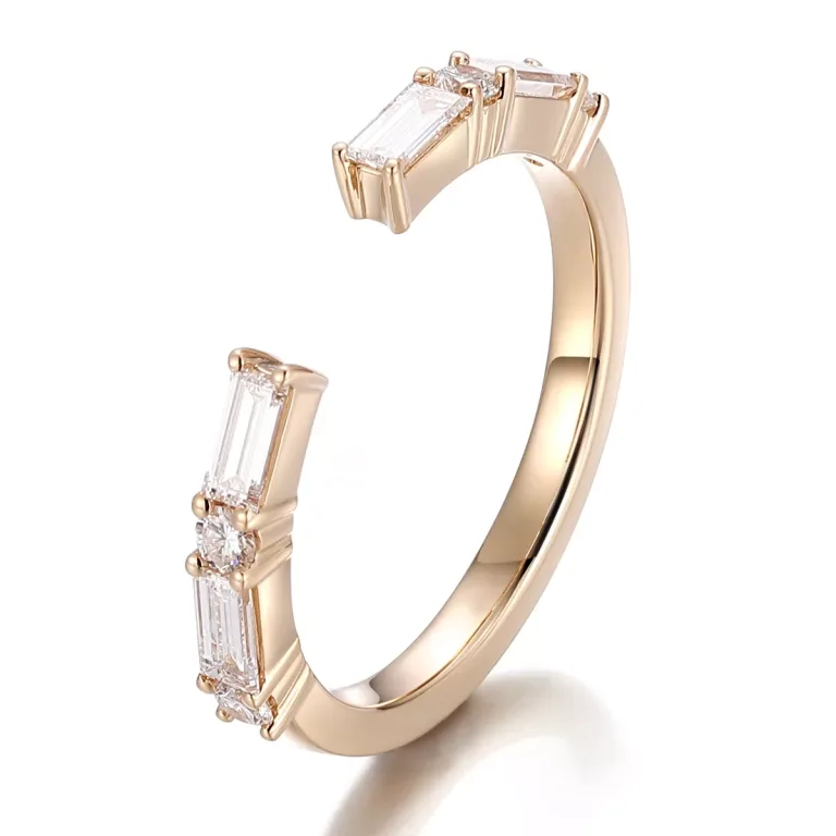 Open-Ended Baguette-Cut Moissanite Ring Bar Design with Light-Diffusing Warmth​