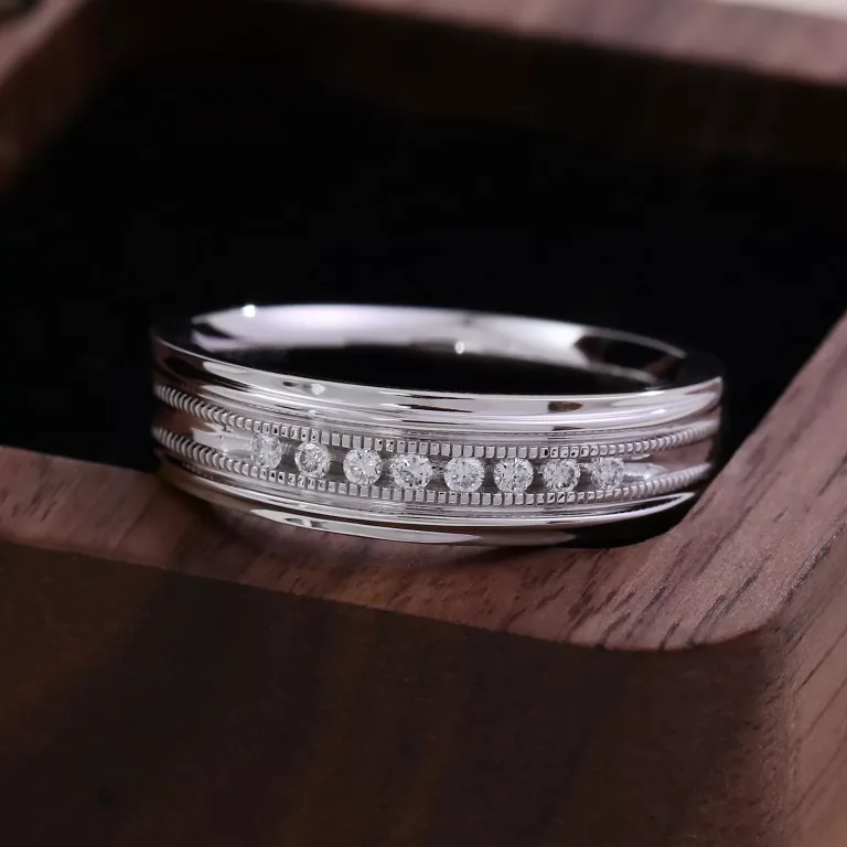 Full-Circle Geometric Moissanite Ring with Light-Grid Motif​​