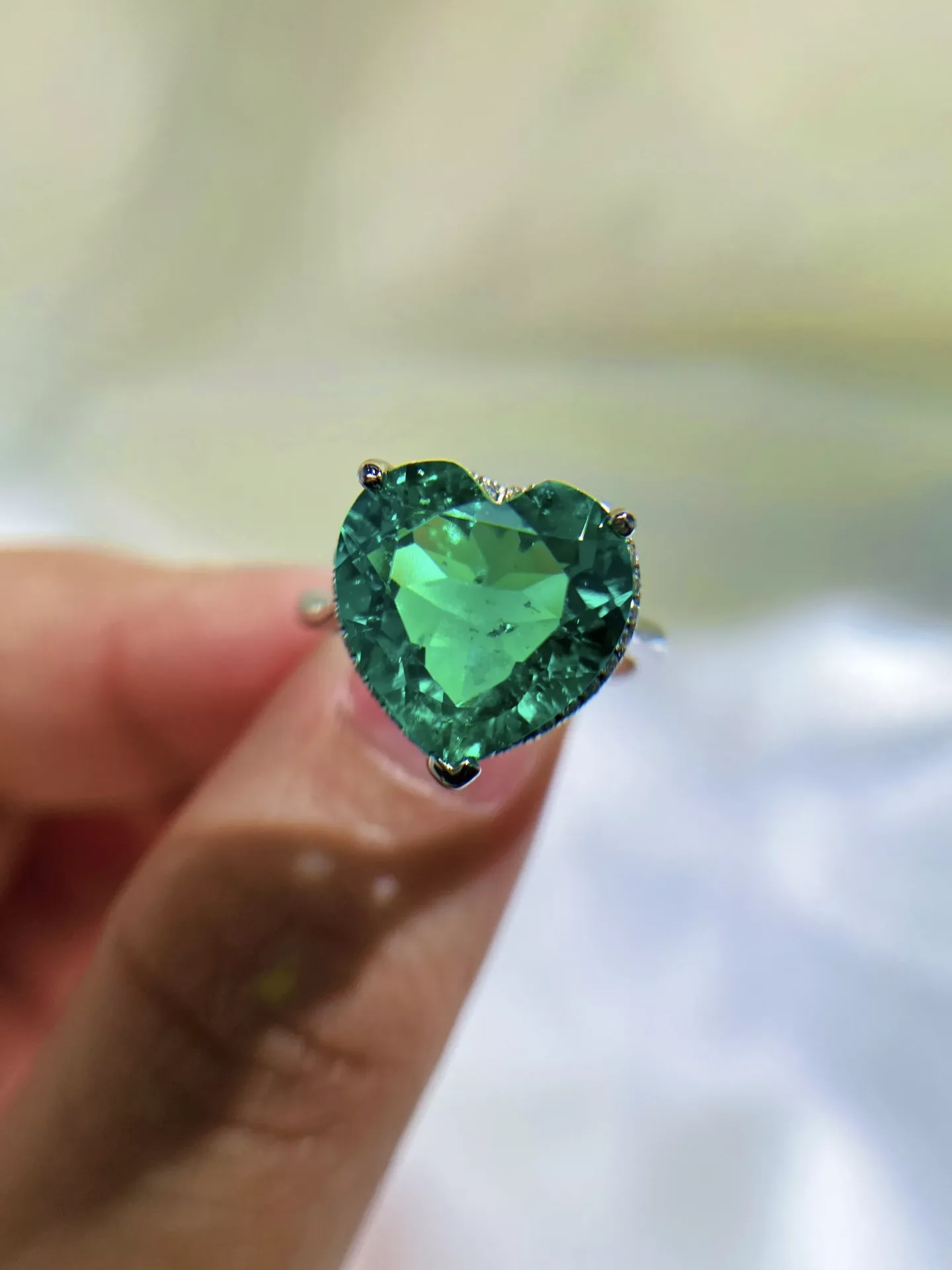 Group Exculsive：Vivid Heart Cut Lab Grown Emerald Ring with Hidden Moissanite Halo in S925 Silver